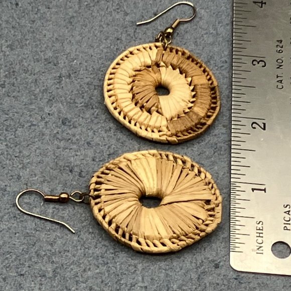Dangle Pierced Earrings As Is Raffia Woven Disc Gold Hook Retro BoHo Rustic - Picture 6 of 6